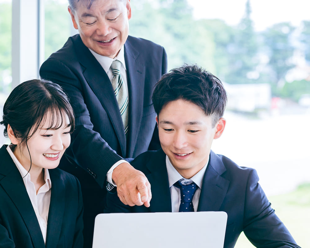 人材育成と予防法務を一つの窓口で支援する様子